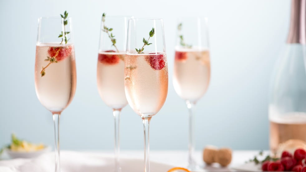 pink nosecco cocktail